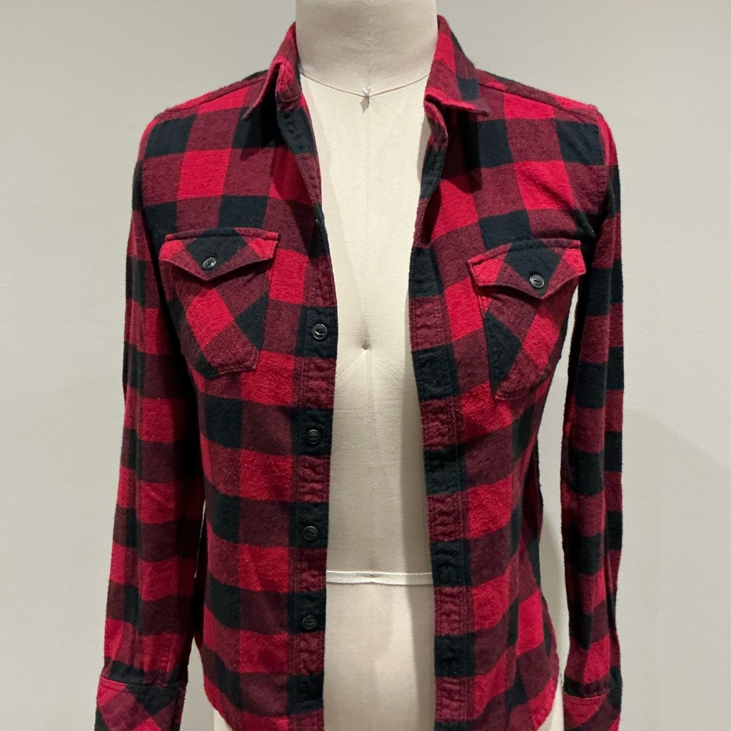 Aritzia - Tna Red And Black Checkered Button-Down Shirt